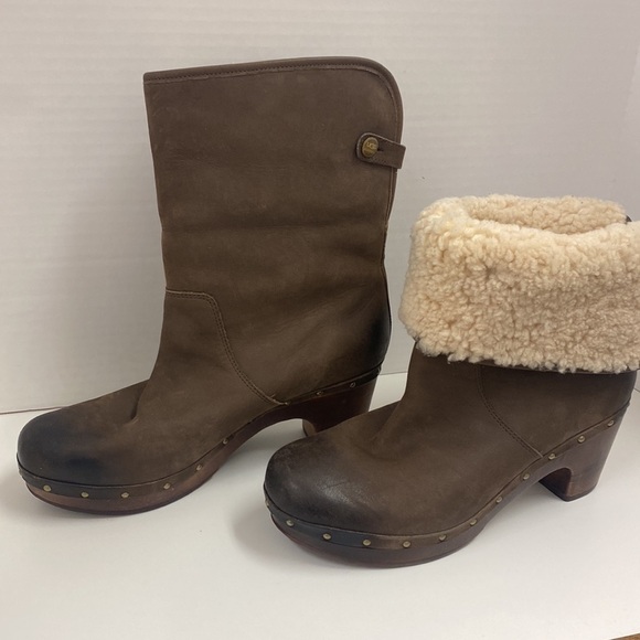 UGG Shoes - UGG Australia Women's Lynnea II Sheepskin Clog Boots 9